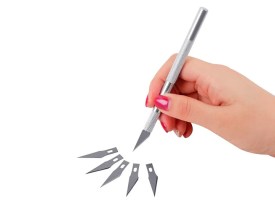 Cutter bisturi con 5 hojas